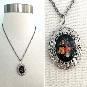 Vintage 60’s revival floral cabochon cameo filigree silvertone locket necklace